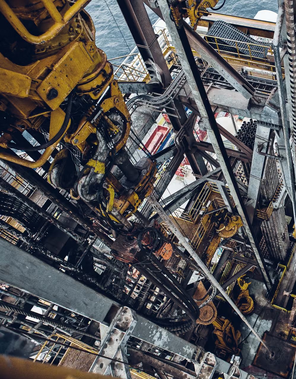 Drilling rig structure and handling equipment seen from above.